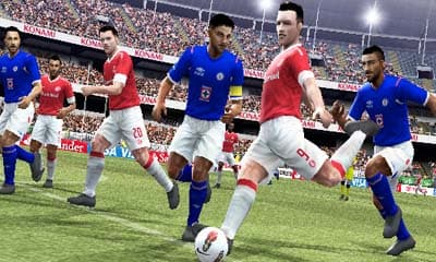 Pro Evolution Soccer 2013 3D screenshot 6