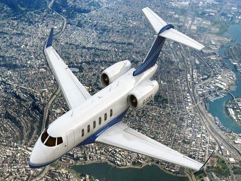 Flight Simulator (Bombardier CRJ 700 Edition) - Become Airplane Pilot screenshot 2