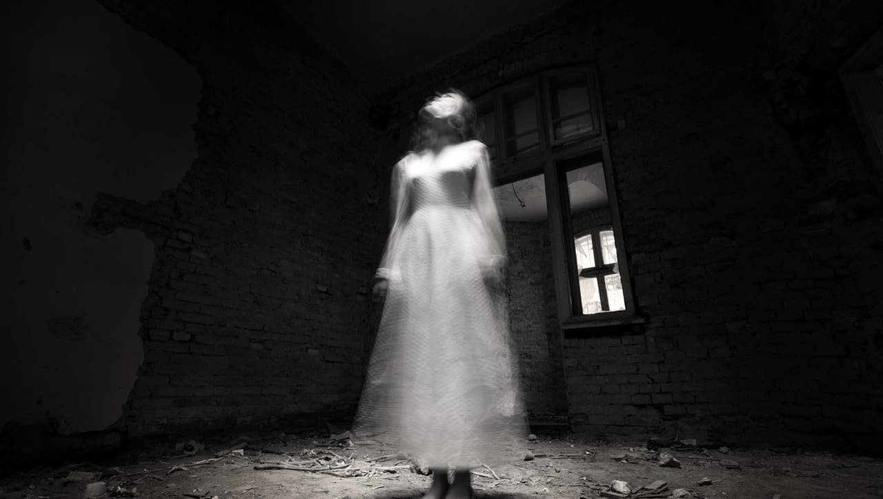 HÔTEL FANTÔME (GHOST HOTEL)