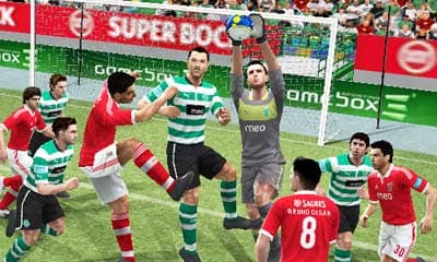 Pro Evolution Soccer 2013 3D screenshot 2