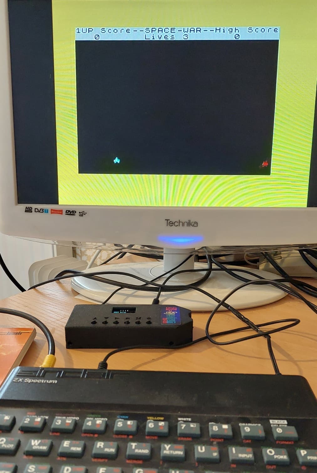 ZX Spectrum: Space War screenshot 4