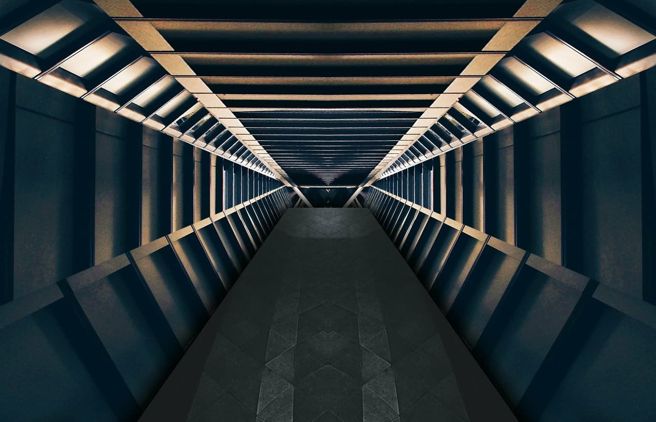Space choice and bottleneck