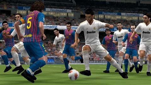 Pro Evolution Soccer 2012 3D screenshot 6