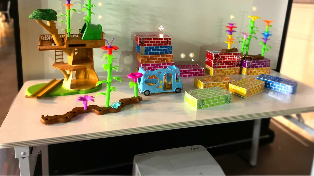 Pandamanders Projector Platformer screenshot 3
