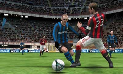 Pro Evolution Soccer 2011 3D screenshot 2