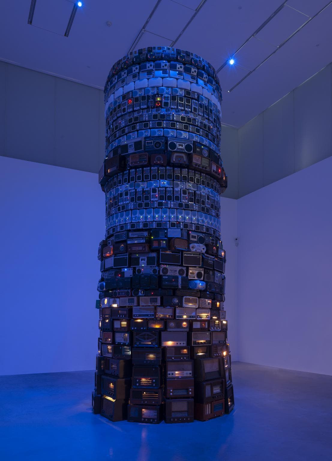 The Radio (black-box-exhibition)